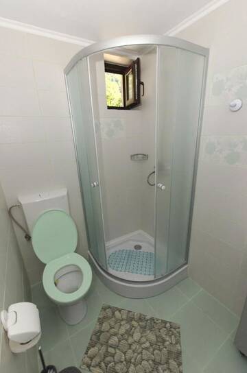 Фото номера Двухместный номер с 1 кроватью, вид на сад Проживание в семье Chez Marcel Sinaia г. Синая 9