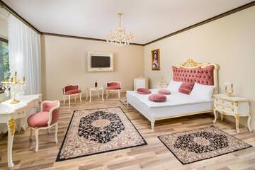 Фото номера Двухместный номер Делюкс с 1 кроватью Отель Hotel boutique Vila LaKastel г. Синая 2