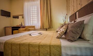 Фото номера Трехместный номер Отель Hotel Rina Cerbul г. Синая 12