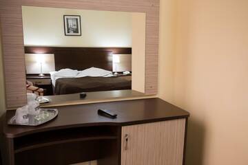 Фото номера Двухместный номер с 1 кроватью или 2 отдельными кроватями Отель Hotel Rina Cerbul г. Синая 3