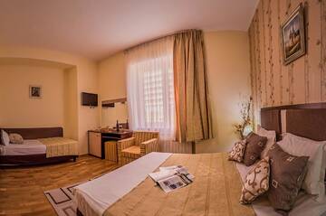 Фото номера Трехместный номер Отель Hotel Rina Cerbul г. Синая 6