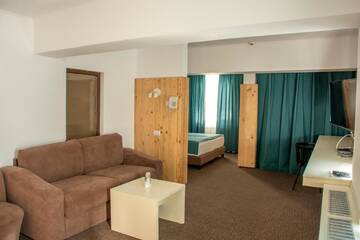 Фото номера Люкс с балконом Отель Complex Hotelier COTA O MIE г. Синая 3