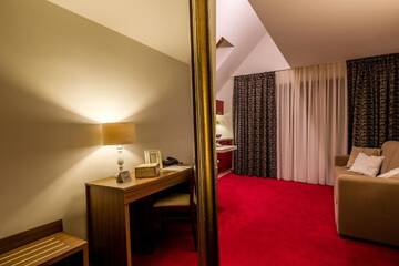 Фото номера Романтический люкс с доступом в спа-центр Отель Hotel Boutique Belvedere г. Синая 6