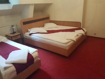 Фото номера Трехместный номер Отель Hotel Stavilar г. Синая 3