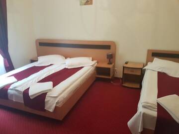 Фото номера Трехместный номер Отель Hotel Stavilar г. Синая 2