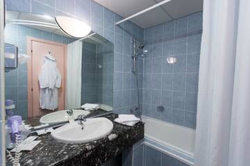 Фото номера Стандартный двухместный номер с 2 отдельными кроватями Отель Hotel Mara г. Синая 6