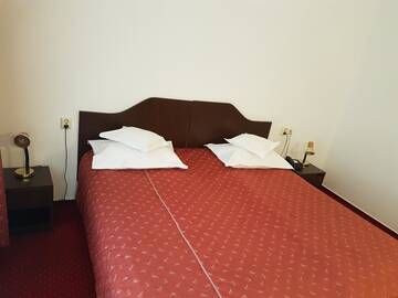 Фото номера Двухместный номер с 1 кроватью или 2 отдельными кроватями Отель Hotel Cristal Sinaia г. Синая 7