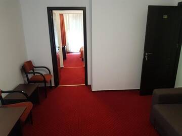 Фото номера Люкс с 1 спальней и балконом Отель Hotel Cristal Sinaia г. Синая 19