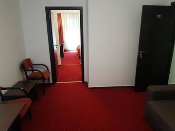 Фото номера Люкс с 1 спальней и балконом Отель Hotel Cristal Sinaia г. Синая 4