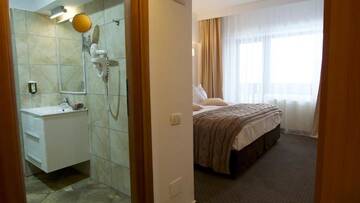 Фото номера Двухместный номер с 1 кроватью или 2 отдельными кроватями Отель Hotel Pestera Cota 1610 г. Синая 10