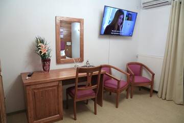 Фото номера Двухместный номер с 1 кроватью и балконом Гостевой дом La Monitori г. Синая 7
