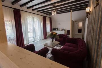 Фото номера Полулюкс в мансарде с балконом Гостевой дом Pensiunea Carmen`s Mansion B г. Синая 5