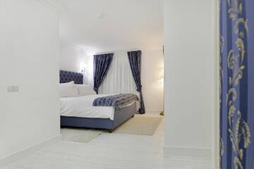 Фото номера Улучшенный двухместный номер с 1 кроватью Отель Excelsior Boutique Hotel Sinaia г. Синая 2