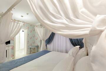 Фото номера Улучшенный двухместный номер с 1 кроватью Отель Excelsior Boutique Hotel Sinaia г. Синая 5