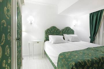 Фото номера Стандартный двухместный номер с 2 отдельными кроватями Отель Excelsior Boutique Hotel Sinaia г. Синая 2