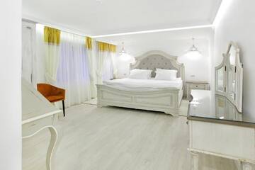 Фото номера Улучшенный двухместный номер с 1 кроватью Отель Excelsior Boutique Hotel Sinaia г. Синая 8