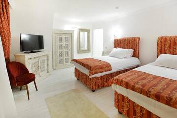 Фото номера Улучшенный двухместный номер с 2 отдельными кроватями Отель Excelsior Boutique Hotel Sinaia г. Синая 5
