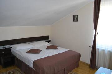 Фото номера Двухместный номер с 1 кроватью и балконом Отель Irish House г. Синая 6
