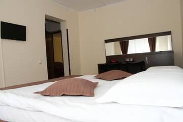 Фото номера Двухместный номер с 1 кроватью и балконом Отель Irish House г. Синая 16