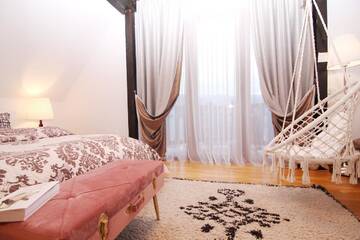 Фото номера Семейный номер с видом на горы Гостевой дом BelleSeat Boutique Sinaia г. Синая 13
