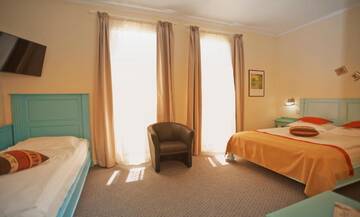 Фото номера Улучшенный двухместный номер с 2 отдельными кроватями Отель Hotel Bastion г. Синая 10