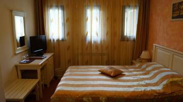 Фото номера Двухместный номер с 1 кроватью Отель Hotel Bucegi г. Синая 2