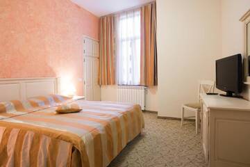 Фото номера Люкс с 1 спальней Отель Hotel Bucegi г. Синая 6