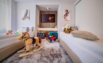 Фото номера Новый семейный люкс с видом на горы Отель Hotel Sinaia г. Синая 8