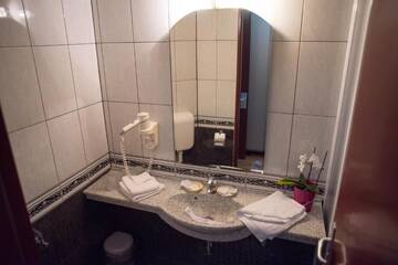 Фото номера Двухместный номер с 1 кроватью или 2 отдельными кроватями Отель Hotel Marami г. Синая 63