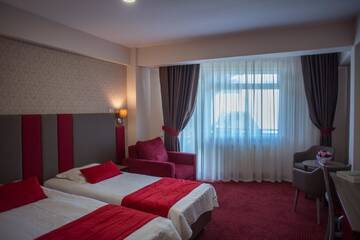 Фото номера Двухместный номер с 2 отдельными кроватями Отель Hotel Marea Neagra г. Синая 2
