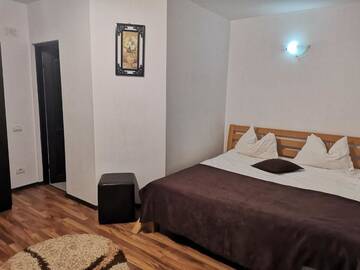Фото номера Трехместный номер с видом на горы Гостевой дом VILA SINAI г. Синая 2