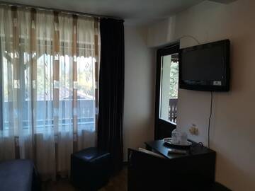 Фото номера Трехместный номер с террасой Гостевой дом VILA SINAI г. Синая 4